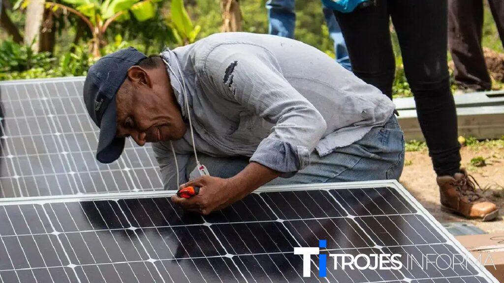 principal_paneles_solares_energia_honduras_enee4612874339042999702-1024x576.jpg?v=1775595151